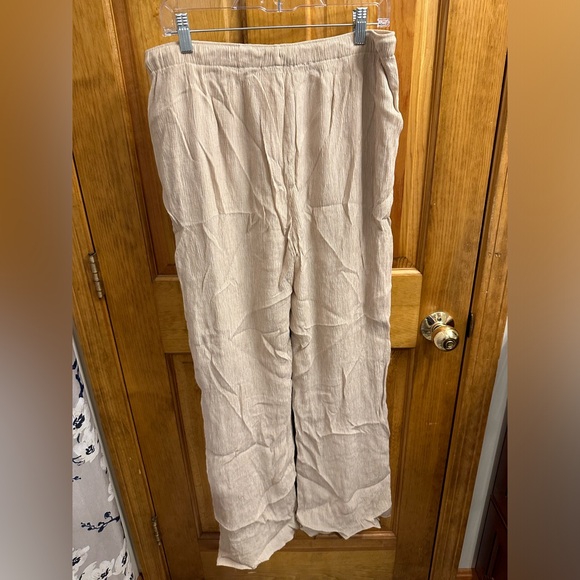 Crinkle Textured Pull-On
Wide Leg Pant - Picture 3 of 3